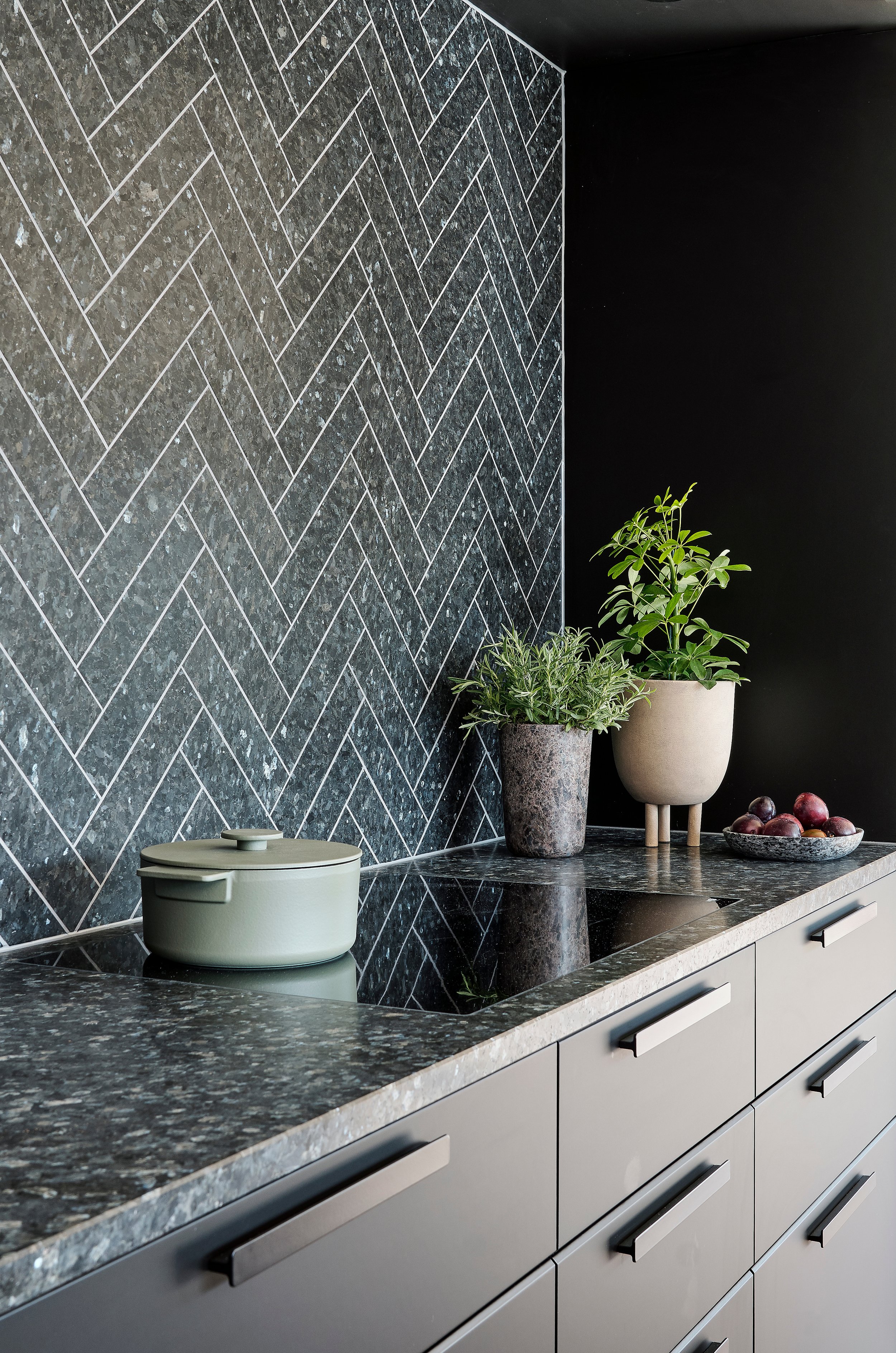 Lundhs Emerald® tile and countertop - photo by Morton Rakke